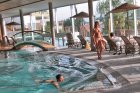 schwimmbad-mit-personen