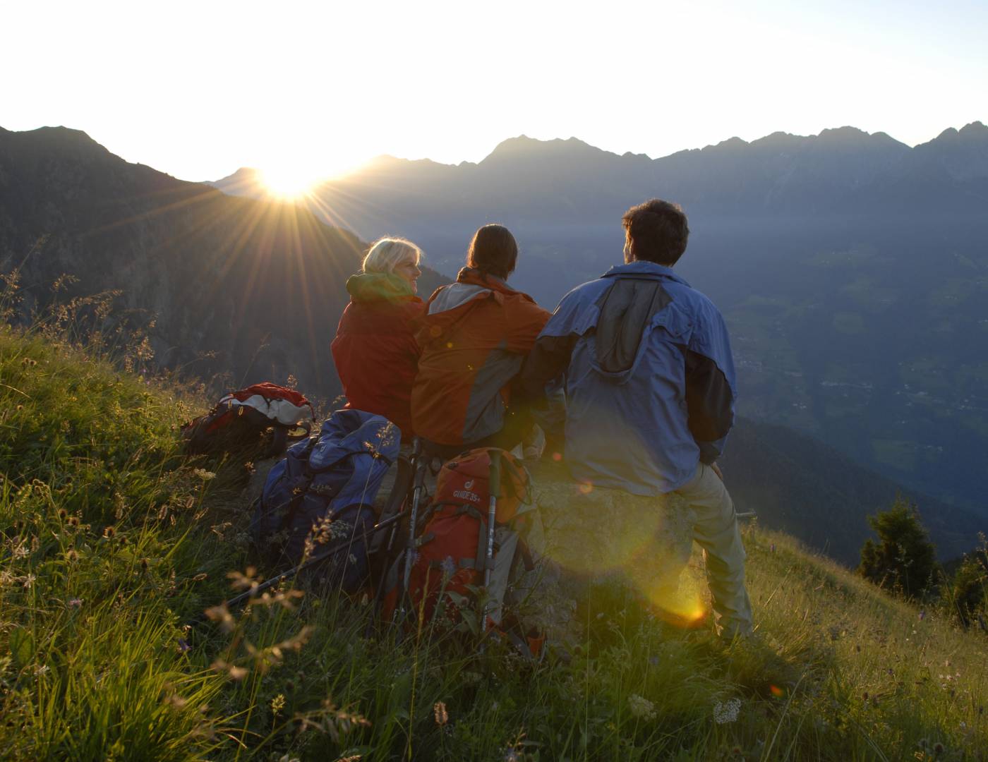Sonnenuntergang beim Wandern in den Südtirolern Bergen