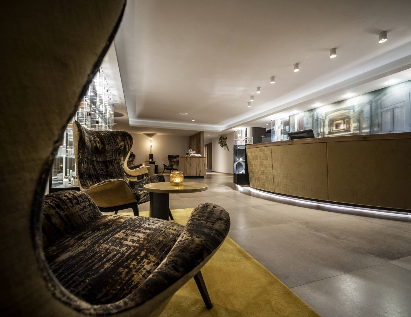 Gemütliche Wellnesslounge im Spa-Bereich im Hotel bei Meran