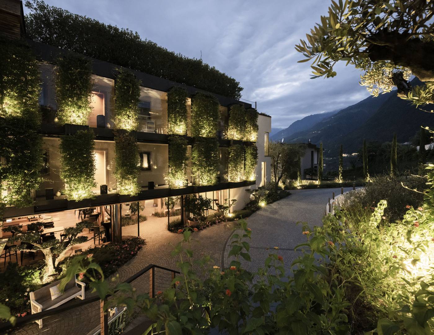 Hotel Erika von Aussen am Abend