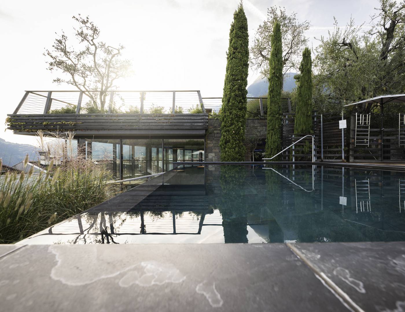 34 Grad warmer Solepool im Wellnesshotel in Südtirol