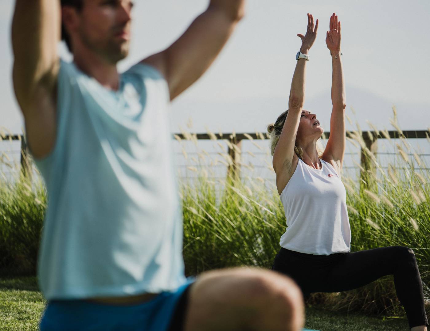 Yoga-Einheit im spezialisierten Yogahotel mit entspannter Atmosphäre