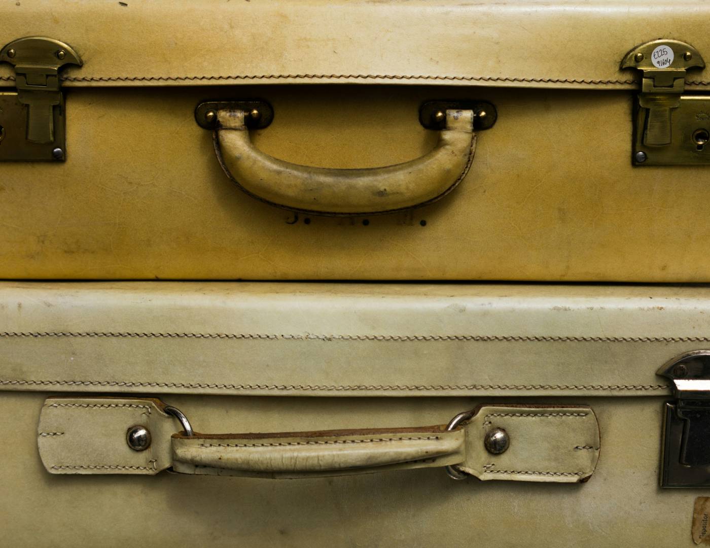 Gepackte Koffer für den Start in den Urlaub im 5-Sterne-Hotel in Südtirol