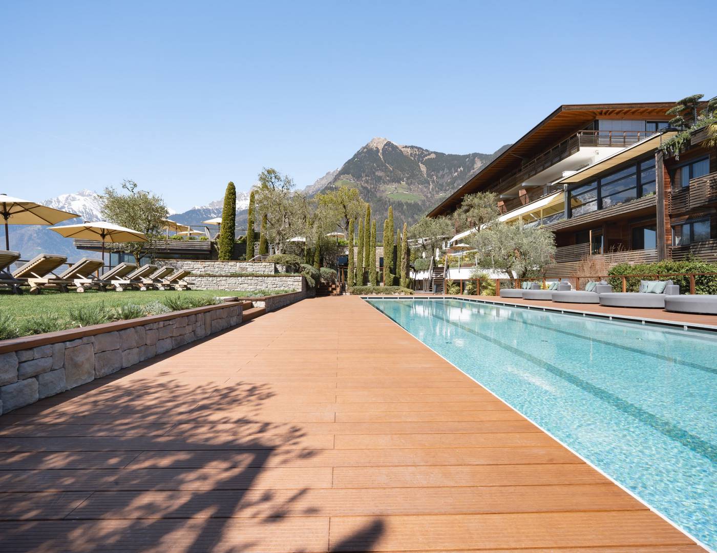 Neuer 25 Meter Schwimmerpool im Erika-Garten