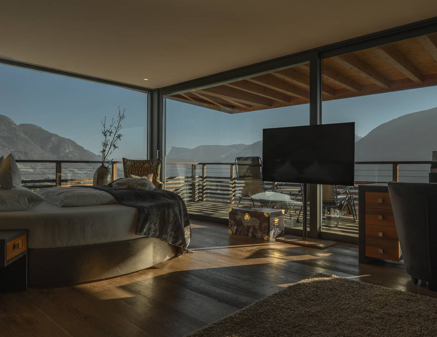 Panoramasuite Villa Luna mit großem Balkon und beeindruckendem Ausblick