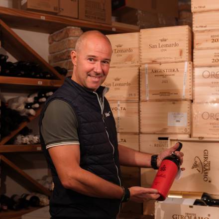 Sommelier Andreas in the Pepikeller wine cellar of the wine hotel in South Tyrol