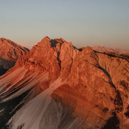 UNESCO-Welterbe Dolomiten im Sonnenlicht mit leuchtenden Berggipfeln