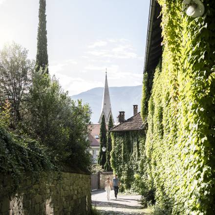 Enge Gassen der Altstadt von Bozen mit historischen Häusern