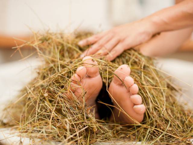 Heubad im LUMINA Spa des Hotel Erika in Dorf Tirol