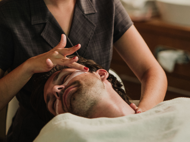 Trattamento viso professionale al LUMINA Spa dell’Hotel Erika a Tirolo