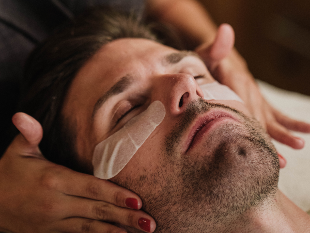 Trattamento viso professionale al LUMINA Spa dell’Hotel Erika a Tirolo