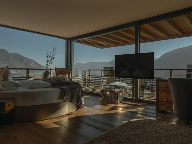 Panoramasuite Villa Luna mit großem Balkon und beeindruckendem Ausblick