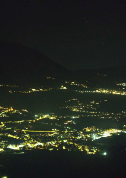 Symbolfoto: Blick auf Meran und Algund und im Hintergrund Ifinger, Hirzer und Mutspitze (von rechts) Marling