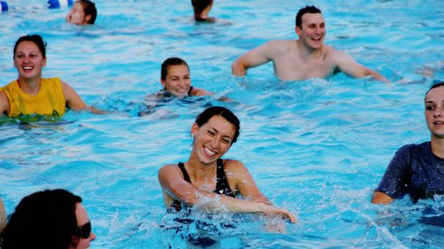 Foto simbolica: 29. Apr. 2025 dalle ore 07:45piscina  Aqua Gym