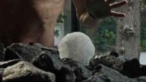 Foto simbolica: 04. Apr. 2026 dalle ore 18:00Sauna Botanica Gettata nella sauna