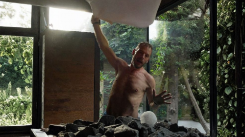 Foto simbolica: 04. Apr. 2026 dalle ore 16:00Sauna Botanica Gettata nella sauna