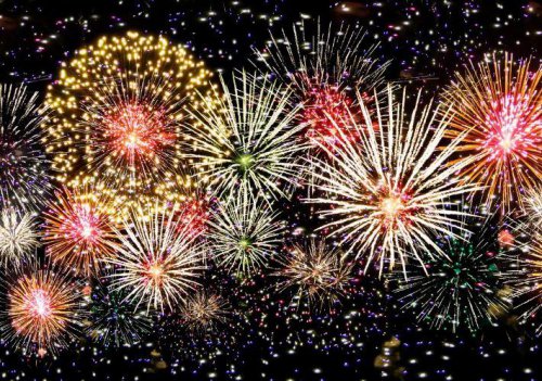 Symbolfoto: 01. Jan. 2026 ab 00:10 UhrTerrasse Magischer Ausblick auf das Erika Feuerwerk