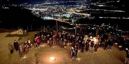 Symbolfoto: 30. Dez. 2025 ab 21:15 UhrRezeption Wir nehmen Abschied vom alten Jahr bei einer stimmungsvollen Fackelwanderung zum Schloss Tirol